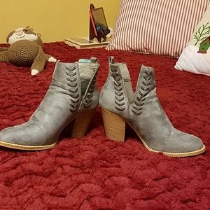 Dominique Nicole Gray Boots